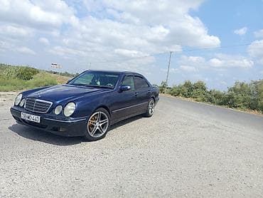 07 salon: Mercedes-Benz E-Class (W210) sedan - Kuzov: tünd mavi, 4 qapılı sedan — 5