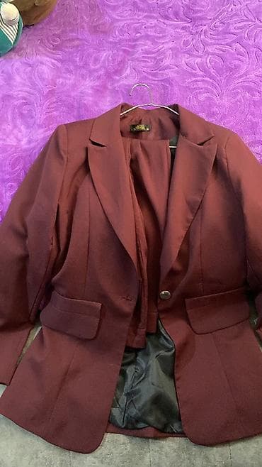 Qadın üçün klassik bordo rəngli pencək - Model: tək düyməli, klassik