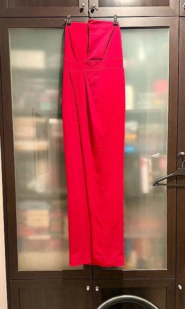 bts canta: Красное вечернее платье boohoo без бретелей. Новое, с этикеткой — 1