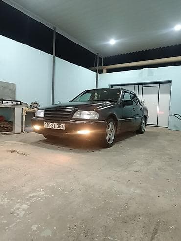 w124 arxa stop: Mercedes-Benz C-Class: 2.2 l | 1995 il Sedan — 4