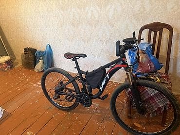 velo disk: SAFIT markalı dağ velosipedi. Qara rəngdədir, qırmızı detallarla — 1