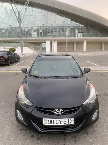 Hyundai Elantra sedan – qara rəng, 4 qapı, AZ dövlət nömrə nişanı