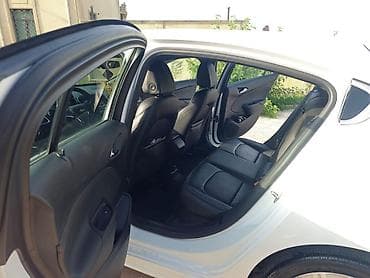 chevrolet salon: Chevrolet Cruze Hatchback (ağ rəng) - Kuzov: 5 qapılı hatchback — 5