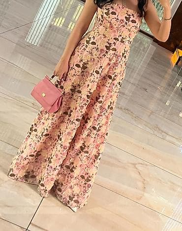 İsabel Garcia brendinin paltarı, ölçüsü S. 2 dəfə geyinilib. Uzun