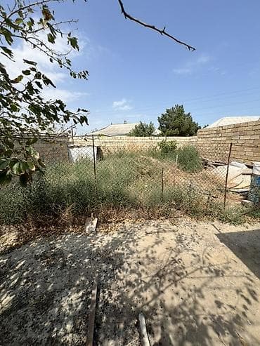 сад: 2 sotun içərisindədir, hasarı, darvazası var. Ev kubiklə tikilib, əsas — 4