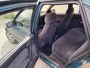 bemve ef 10: Opel sedan, mavi rəng. 4 qapı, lyuklu dam. Mexaniki sürətlər qutusu — 4