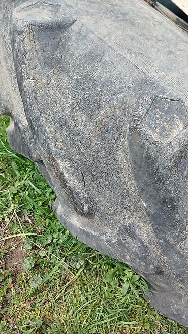 pajero diski: Traktor arxa təkəri və diski - Ölç13-38 (şinin üzərində qeyd var) - — 2