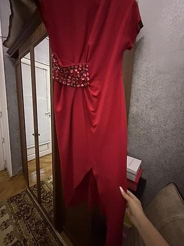 кожаная куртка бу: Qırmızı rəngdə qısaqol don. Yüksək yaxalı dizaynı və yan tərəfindəki — 3