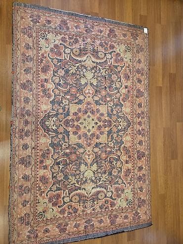 Məhsul:Qədimi naxışlı xalça,100 ilə kimi yaşi var. Təsvir:2