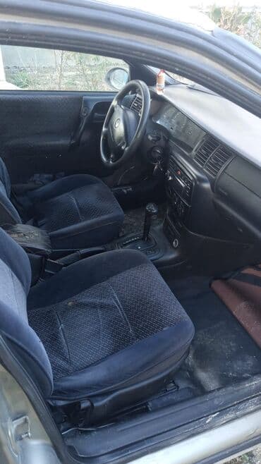 Yağlar və avtokimyəvi maddələr: Opel Vectra B sedan - Ban növü: sedan, 4 qapı - Rəng: gümüşü (ön sol — 6