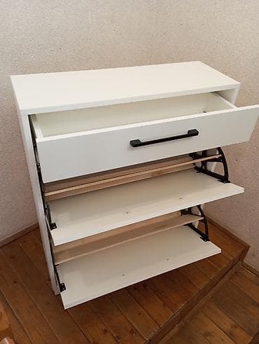 Açılan bölməli ayaqqabı dolabı - Rəng: ağ, tutacaqlar qara metal - — 3