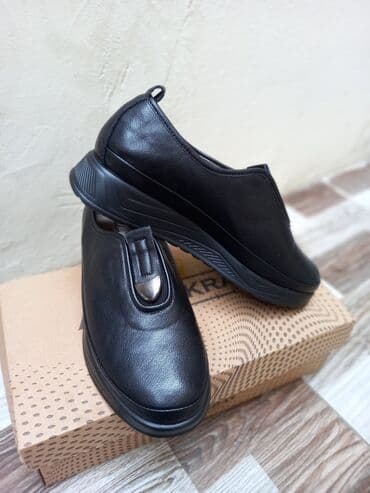 домашние женские тапочки из овчины: Qadınlar üçün rahat slip-on ayaqqabı - Rəng: qara - Model: slip-on — 1