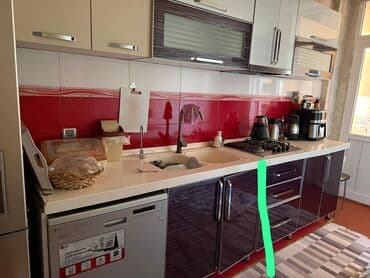 qaz pilite: Metbex mebeli.3mt. Üstünde qaz aspirator. Ustunun mermerinde cat — 2