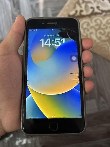 iphone 5c: IPhone 8 Plus, Qırmızı, Qırıq — 3