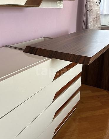 Mebel dəsti – 600 alınıb.komod 2-ci əldi, iş/üz masası və divardan — 7