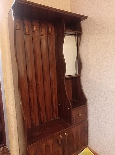 ütü masası şkaflı: Qonaq otağı/dəhliz üçün taxta asılqan dolabı - Material: tünd rəngli — 1