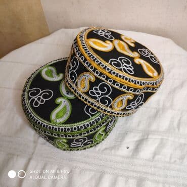 женские вязаные береты: Araxçınlar hər rəng və modeldə. 5-10-15₼ sadə, bəzəkli və fatalı — 2