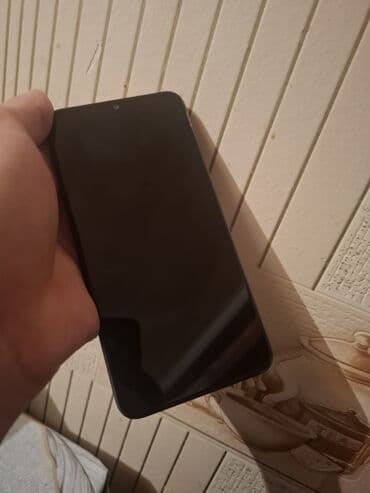 Smartfon satılır - Ekran: tam ekran dizayn, ön kamera üçün damla