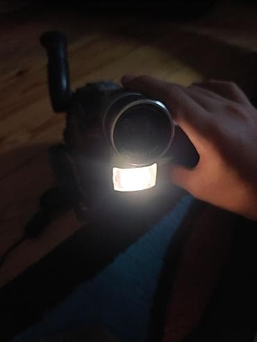 tərcümə foto: JVC digital videokamera 600X zoom (yaxınlaşdırma) rəngli ekran demək — 7