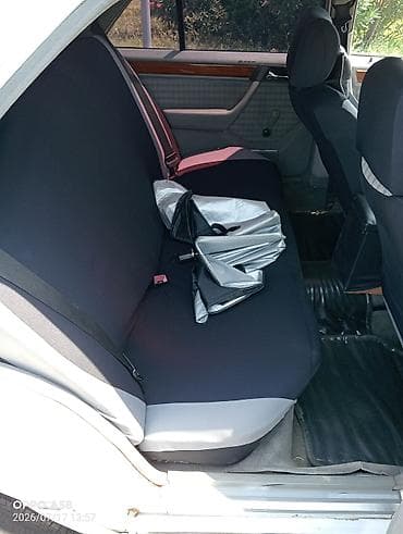 mersedes saat: Mercedes-Benz E 230: 2.3 l | Sedan — 5