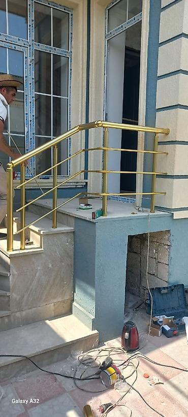 paslanmaz cən: Qızılı rəngli paslanmayan metal məhəccər və pilləkən qoruyucuları – — 1