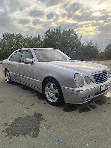 klas 6: Mercedes-Benz E 320: 3.2 l | Sedan — 1