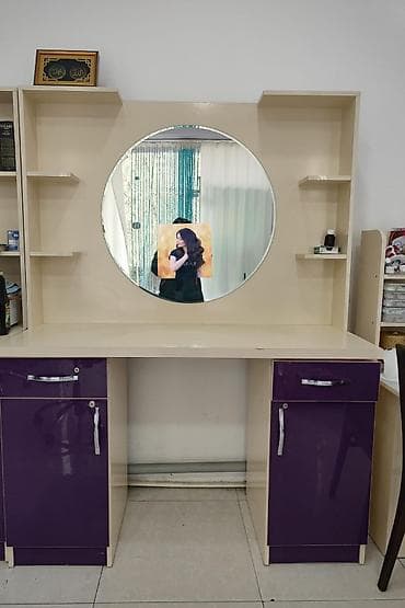 İşlənmiş, Makiyaj üçün masa, Güzgülü