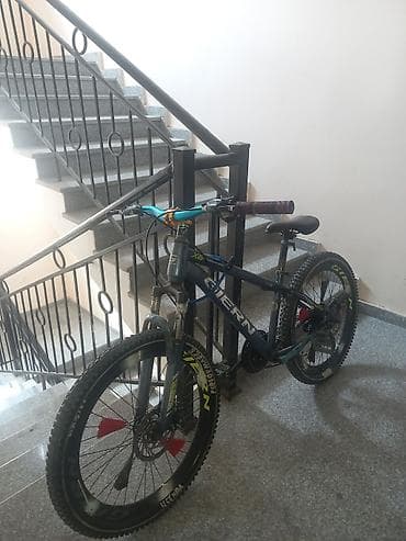 Giern marka dağ velosipedi - Çərçivə: yüngül alaşımlı hardtail