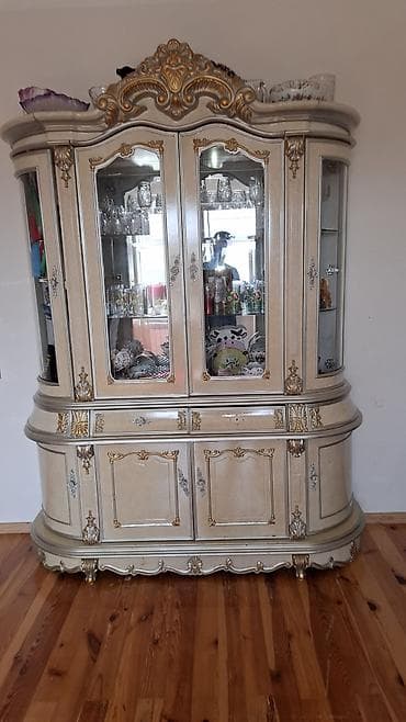 Klassik üslubda vitrin-bufet - Material: ağac karkas, üzərində lalafo.az -da Klassik üslubda vitrin-bufet - Material: ağac karkas, üzərində
