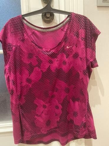 Sviterlər: Nike qadın idman köynəyi - Rəng: çəhrayı/magenta tonlarında, üzərində — 1