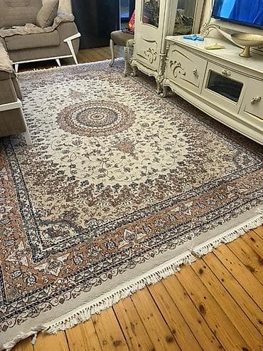 Xalca 3.5*2.5 ela vezyetdedir sadece otaq ucun boyukdu deye satilir