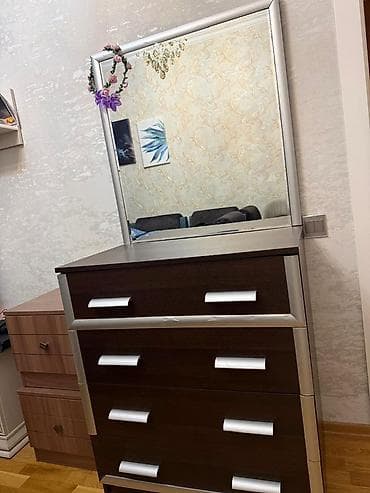 güzgülü komod: Güzgülü — 3