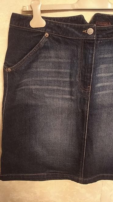 Denim ətək – tünd göy, mini/orta uzunluq. Xüsusiyyətlər: - Kəsim — 4