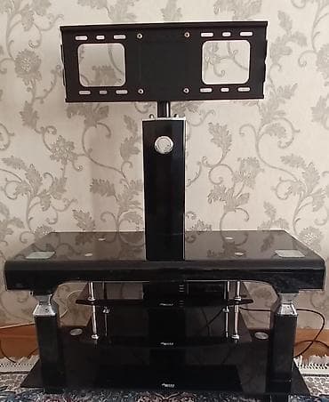 polkali skaf: Düz TV altlığı, Polkalı, Şüşəli — 1