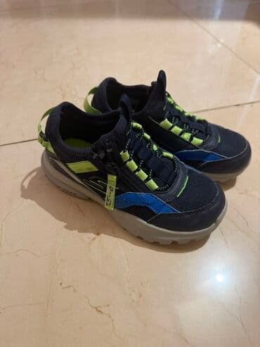 krasofkalar qiz ucun: Uşaq idman ayaqqabısı - Rənglər: tünd göy/qara əsas, neon-yaşıl — 1