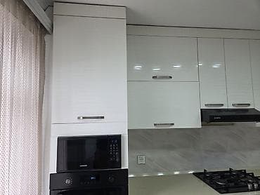 real qiz sekilleri: Ağ rəngli müasir mətbəx dəsti - Üst və alt dolablar: Parlaq ağ — 4
