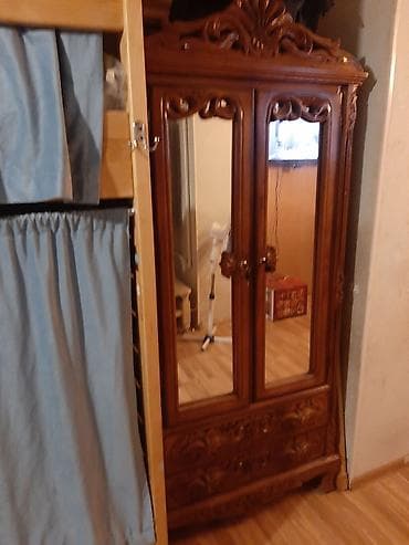 mida kiraye: Hostel.Gunluk 7 manat .Ayliq 180 manat.Her bir rahatliqi var,internet — 3