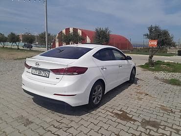 kia oluxana razin: Hyundai Elantra: 1.6 l | 2017 il Sedan — 3