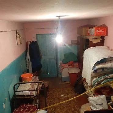 Yataqxanada opşitelde 1 otaqlı ev satılır, 1ci mertebede, eşyalarıyla