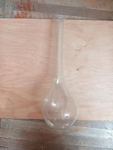 Laboratoriya şüşə kolbaları dəsti Tərkib: - Uzun boğazlı, geniş kürə — 4