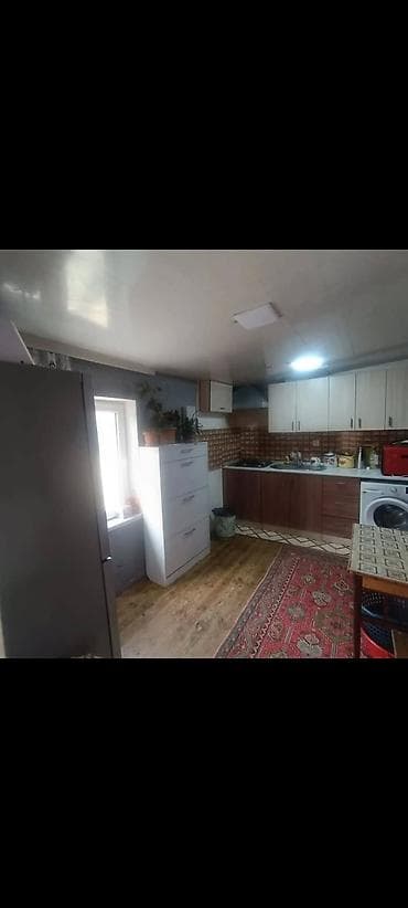 kirayə 1 otaq: Geniş və işıqlı mənzil Satılır şəhərin mərkəzi bazardan yuxarda 3 — 3