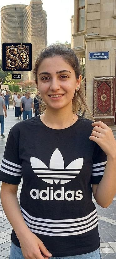 maykalar: Qadınlar üçün qısaqoll printli t‑şört kolleksiyası - Rəng: qara (ağ — 3
