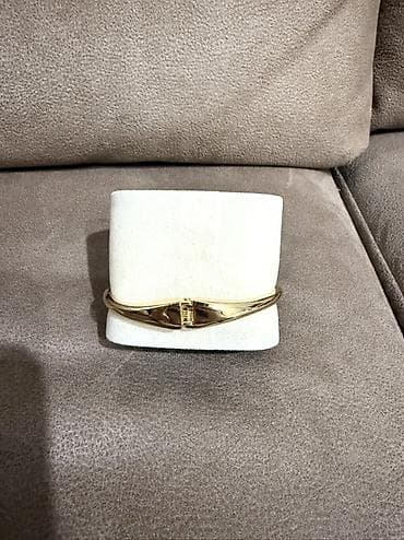 ic geyim: Qızılı rəngdə metal qolbaq - Material: parlaq qızılı tonlu metal — 3