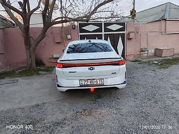 ford satisi: Dongfeng Aeolus A05 Sport sedan - Kuzov: ağ rəng, aerodinamik sedan — 3