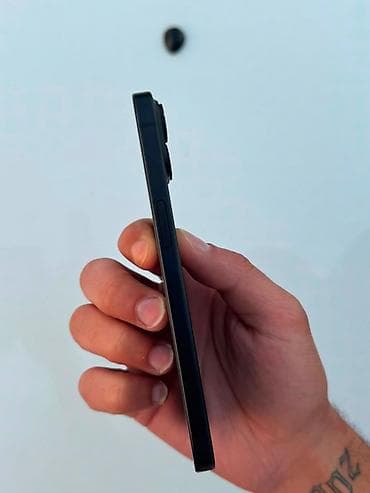 92: IPhone 15, 128 GB, Face ID — 2
