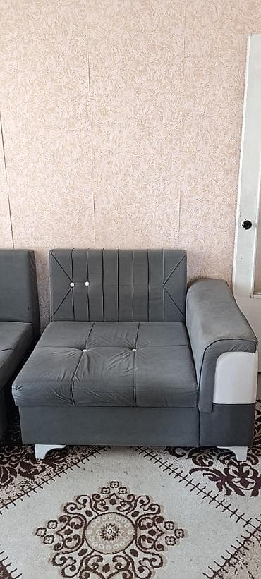 Divan və kreslo dəstləri: Künc divan dəsti – 2 modul - Rəng: tünd boz (boz-açıq boz detal və ağ — 2