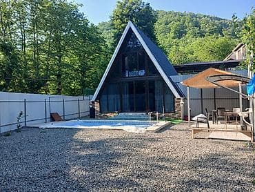 ucuz heyet evleri 2022: A-Frame tipli kottec – şəxsi həyət və hovuzla - Müasir A-Frame — 2