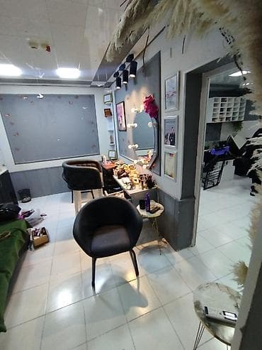 Daşınmaz əmlak: Əhmədli qəsəbəsi Qaçaq Nəbi küçəsi 1 ünvanında yerləşən 5 mərtəbəli — 5