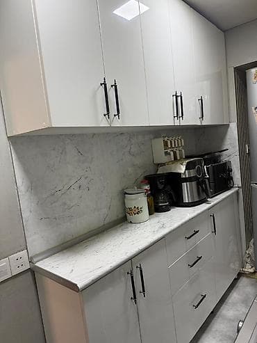 kuhna mebelleri: Ağ rəngli müasir mətbəx mebeli dəsti - Yuxarı və aşağı şkaflardan — 7