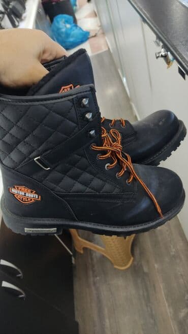 Harley davi̇dson firmasi. 43 olcudur.Temiz deriden botinka. Moto